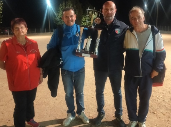 Les vainqueurs du Challenge Tartarin/Piroche avec notre présidente Nicole.