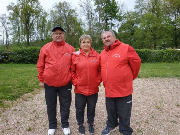 MONIQUE,ALAIN ET KIKI SE QUALIFIENT POUR LE CHAMPIONNAT D'ALLIER TRIPLETTE VÉTÉRAN 