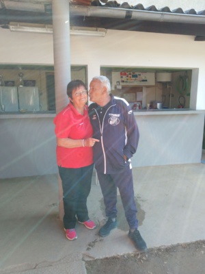 Nicole s'est fait un copain lors de cette rencontre, Monsieur Gateau ! Nicole s'est fait un copain lors de cette rencontre, Monsieur Gateau !