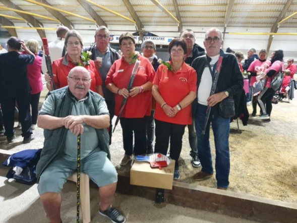Nos 3 amies avec leurs supporters après la remise des prix. Nos 3 amies avec leurs supporters après la remise des prix.