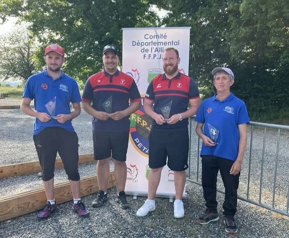 Les champions d'Allier, Léo Bernard et Ryan Caray de Domérat et les vice champions, Dominique Bidet et Bastien Bugnon de Moulins. Les champions d'Allier, Léo Bernard et Ryan Caray de Domérat et les vice champions, Dominique Bidet et Bastien Bugnon de Moulins.
