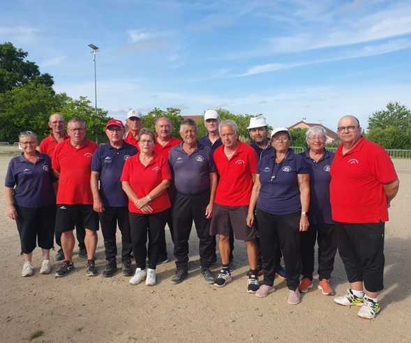 DEUXIEME DÉFAITE POUR LES VÉTÉRANS (A) EN CHAMPIONNAT DES CLUBS FACE A LUSIGNY DEUXIEME DÉFAITE POUR LES VÉTÉRANS (A) EN CHAMPIONNAT DES CLUBS FACE A LUSIGNY