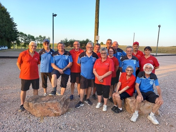 LES VÉTÉRANS (C) S'INCLINENT EN FIN DE RENCONTRE EN CHAMPIONNAT DES CLUBS FACE A MONTAIGUET LES VÉTÉRANS (C) S'INCLINENT EN FIN DE RENCONTRE EN CHAMPIONNAT DES CLUBS FACE A MONTAIGUET