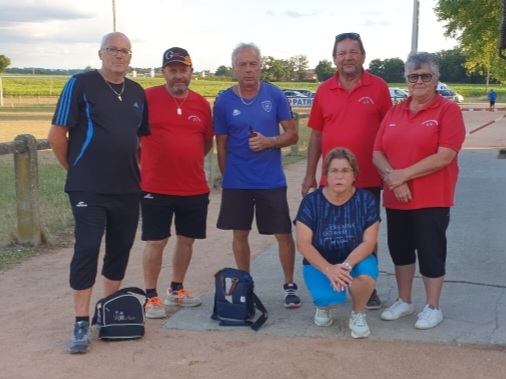 MARIE ANGE, BERNARD ET ALAIN PARTAGENT LA FINALE DU CONCOURS (C) DU TRIPLETTE MIXTE A SAINT CHRISTOPHE