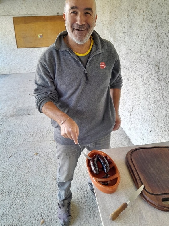 UN PETIT GROUPE DE VÉTÉRANS A EFFECTUÉ UN NOUVEAU DÉSHERBAGE DU TERRAIN UN PETIT GROUPE DE VÉTÉRANS A EFFECTUÉ UN NOUVEAU DÉSHERBAGE DU TERRAIN