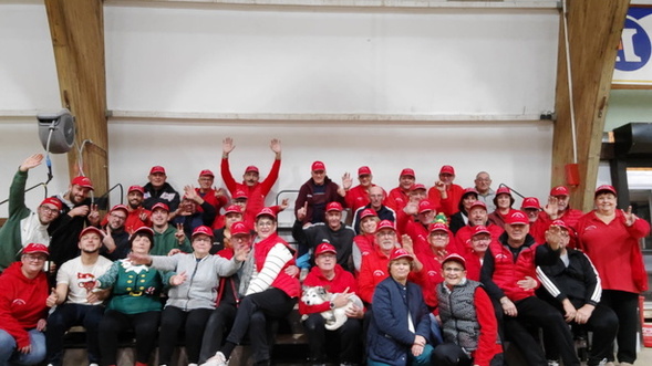 UN GRAND MOMENT DE PARTAGE INTERGÉNÉRATIONNEL AU PANIER DE NOËL ! UN GRAND MOMENT DE PARTAGE INTERGÉNÉRATIONNEL AU PANIER DE NOËL !