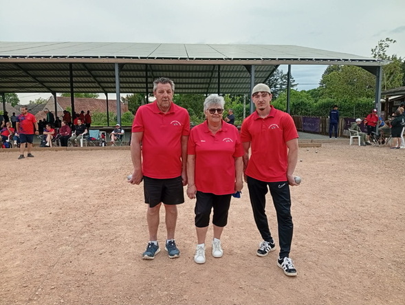 ELIANE, LIONEL ET JIMMY SE QUALIFIENT AU CHAMPIONNAT D'ALLIER TRIPLETTE MIXTE PUIS S'INCLINENT EN POULE