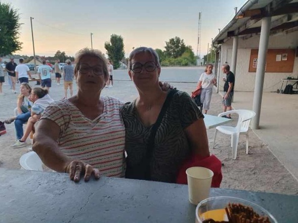 UN BON MOMENT DE CONVIVIALITÉ POUR LE CONCOURS AVEC INVITÉS UN BON MOMENT DE CONVIVIALITÉ POUR LE CONCOURS AVEC INVITÉS