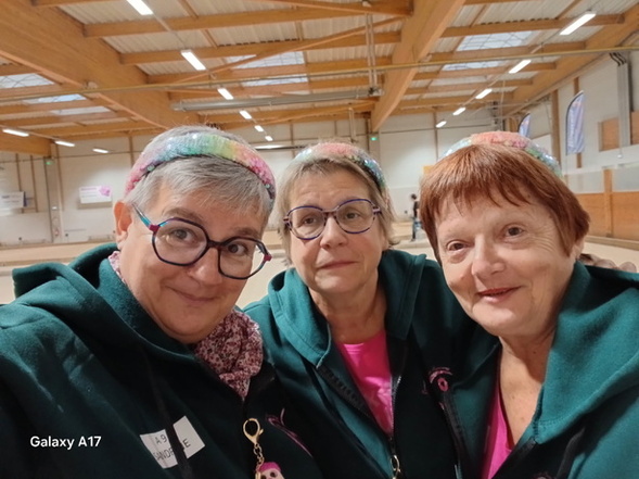 ...nos féminines s'étaient bien  habillées pour la bonne cause !