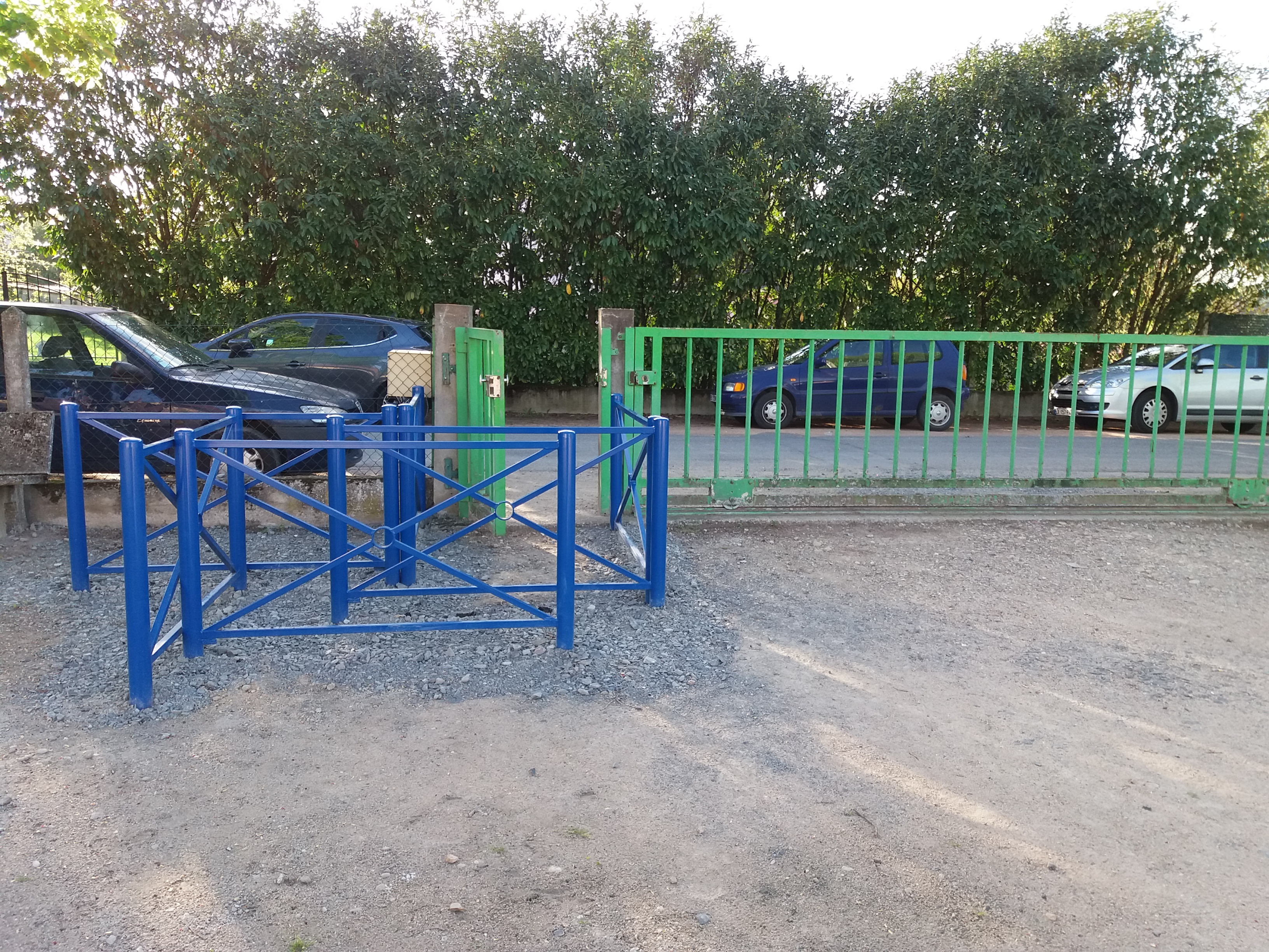 UNE "CHICANE" ENFIN INSTALLEE AU TERRAIN DE PETANQUE UNE "CHICANE" ENFIN INSTALLEE AU TERRAIN DE PETANQUE