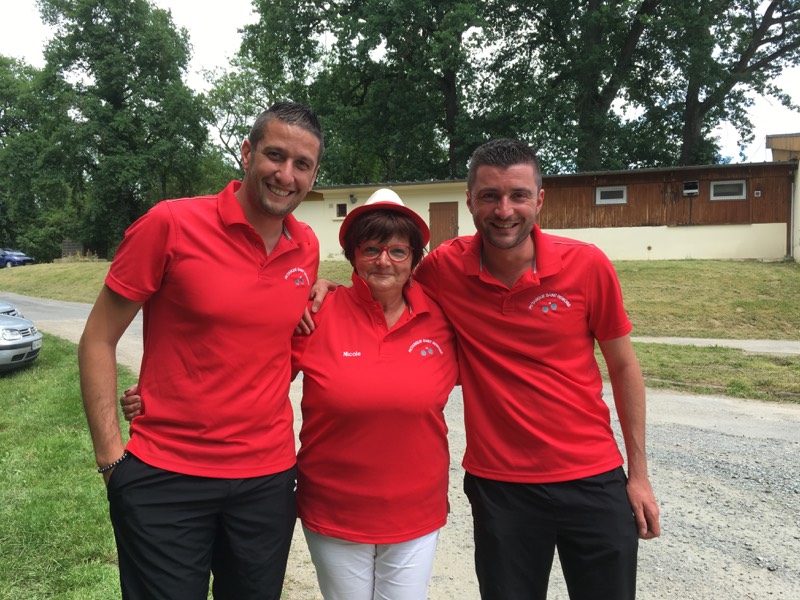 Benoît et Julien en compagnie de Nicole posent devant l'objectif de la fidèle supportrice Magali !