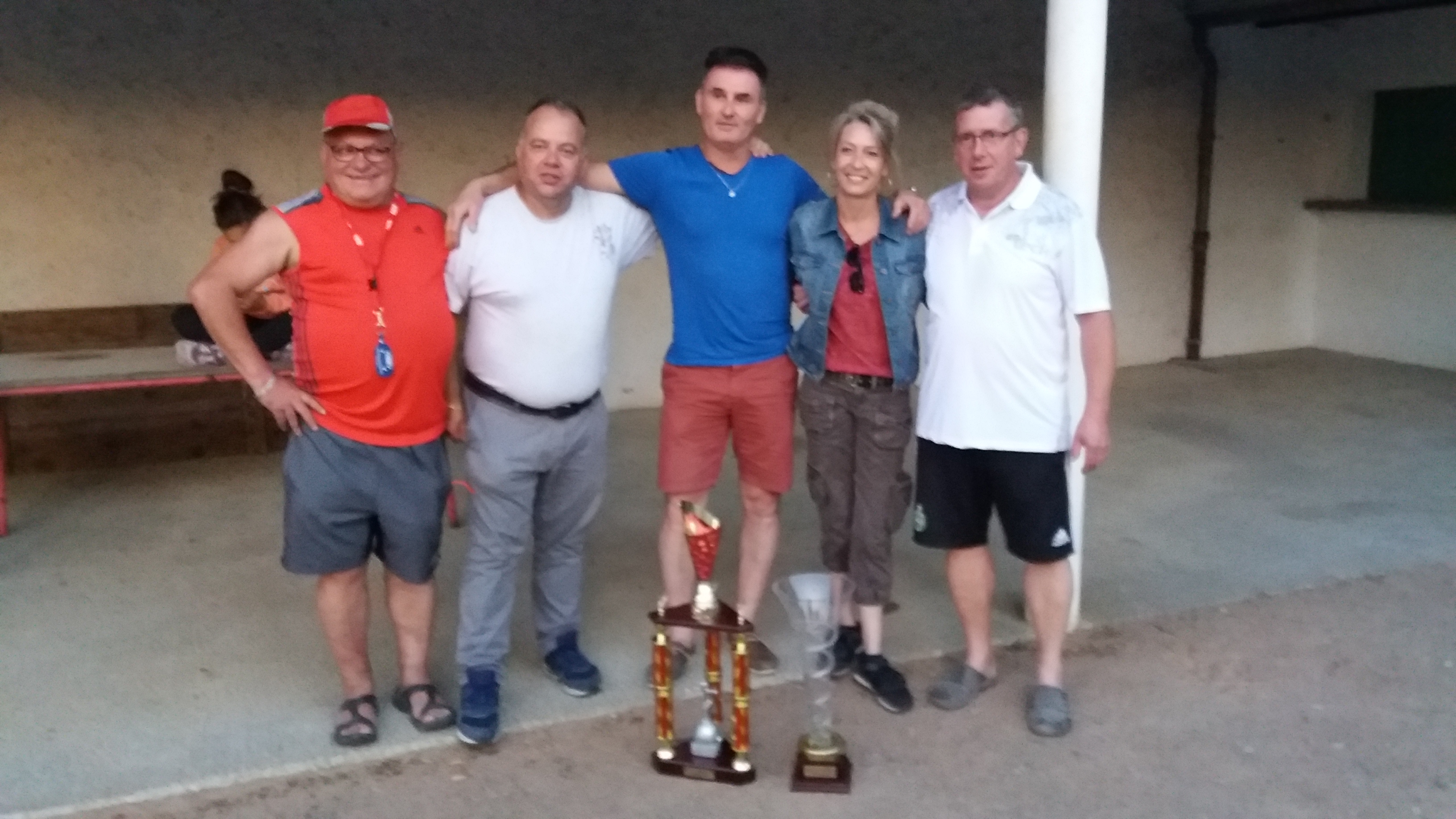 Les vainqueurs et les finalistes en compagnie du Président pour la photo souvenir !