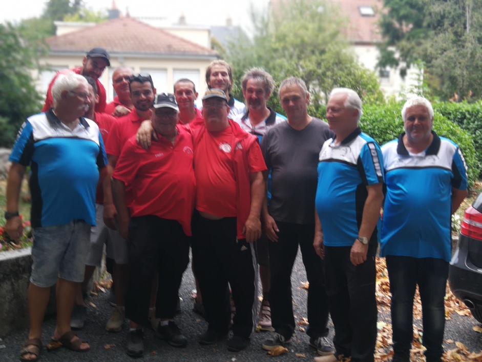 Petite photo souvenir avec l'équipe de Varenne sur Têche Petite photo souvenir avec l'équipe de Varenne sur Têche