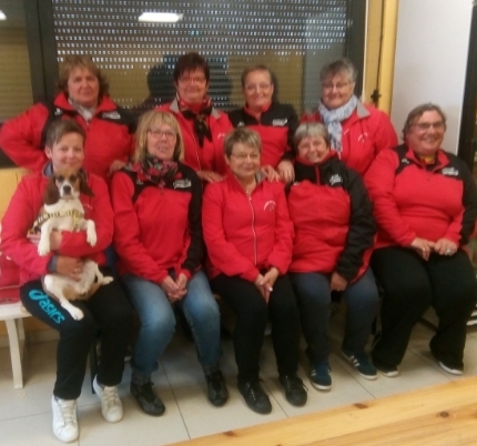 Les 2 équipes et la mascotte Maya réunies sous l'objectif de Kiki le photographe du jour ! Les 2 équipes et la mascotte Maya réunies sous l'objectif de Kiki le photographe du jour !