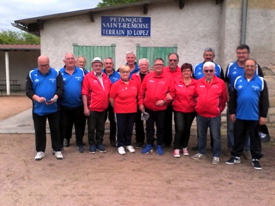Les 2 équipes réunies pour la photo souvenir. Les 2 équipes réunies pour la photo souvenir.