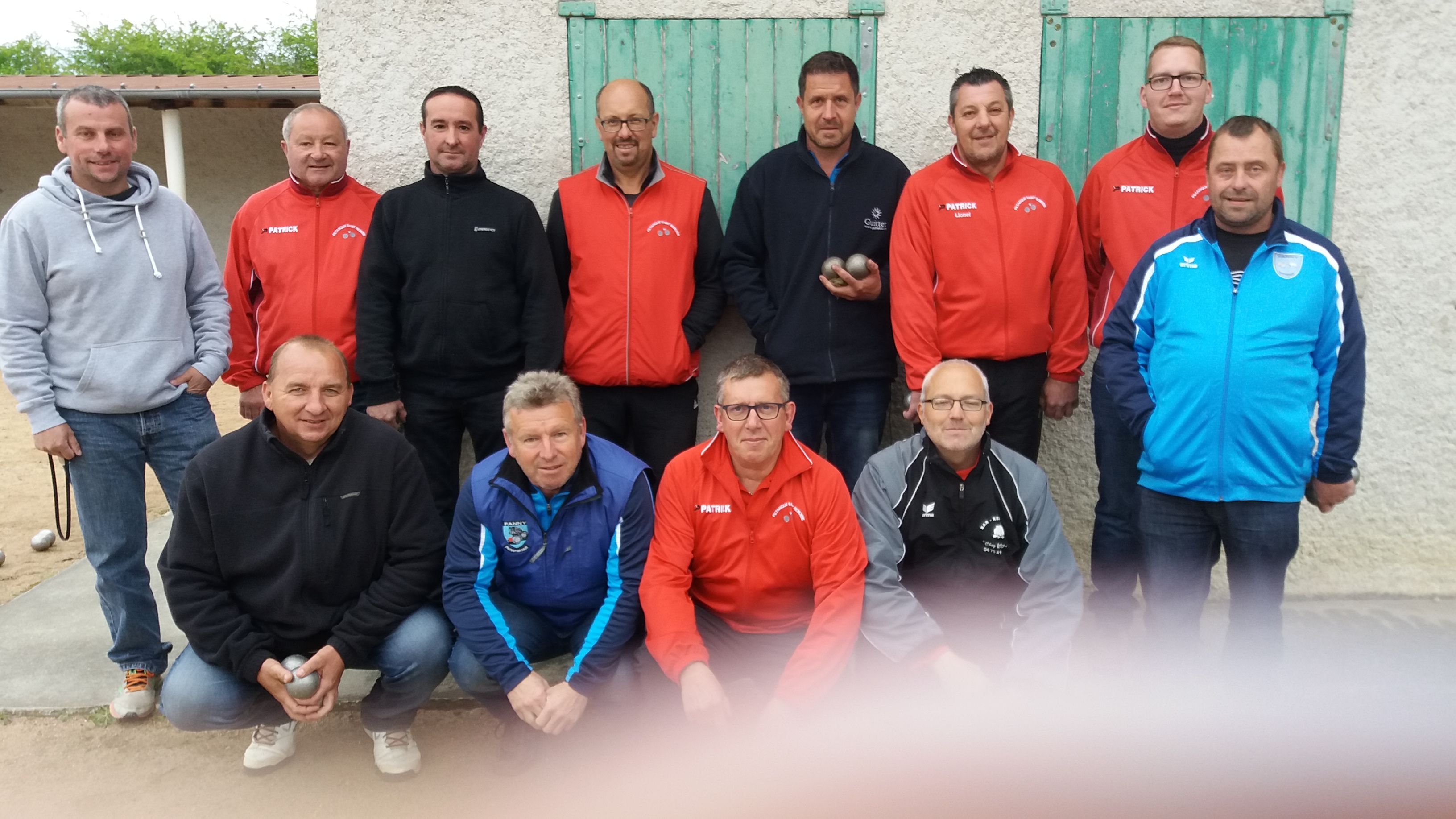 Saint rémois et Paraysiens réunis pour la photo souvenir Saint rémois et Paraysiens réunis pour la photo souvenir