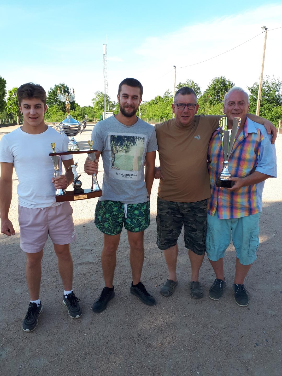 Gaëtan et Jordan les grands vainqueurs avec les 2 finalistes Sergio et Pat ! Gaëtan et Jordan les grands vainqueurs avec les 2 finalistes Sergio et Pat !