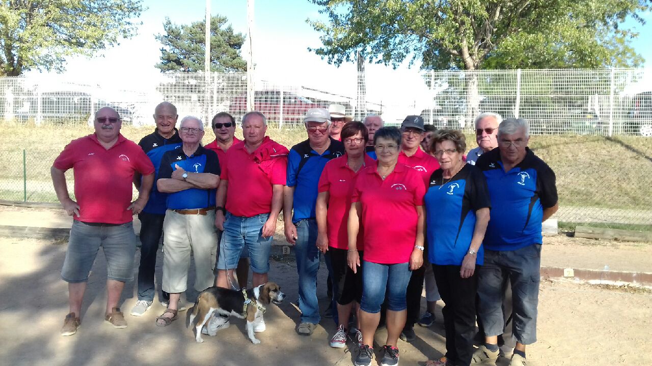 Vichyssois et Saint rémois posant pour la photo souvenir Vichyssois et Saint rémois posant pour la photo souvenir