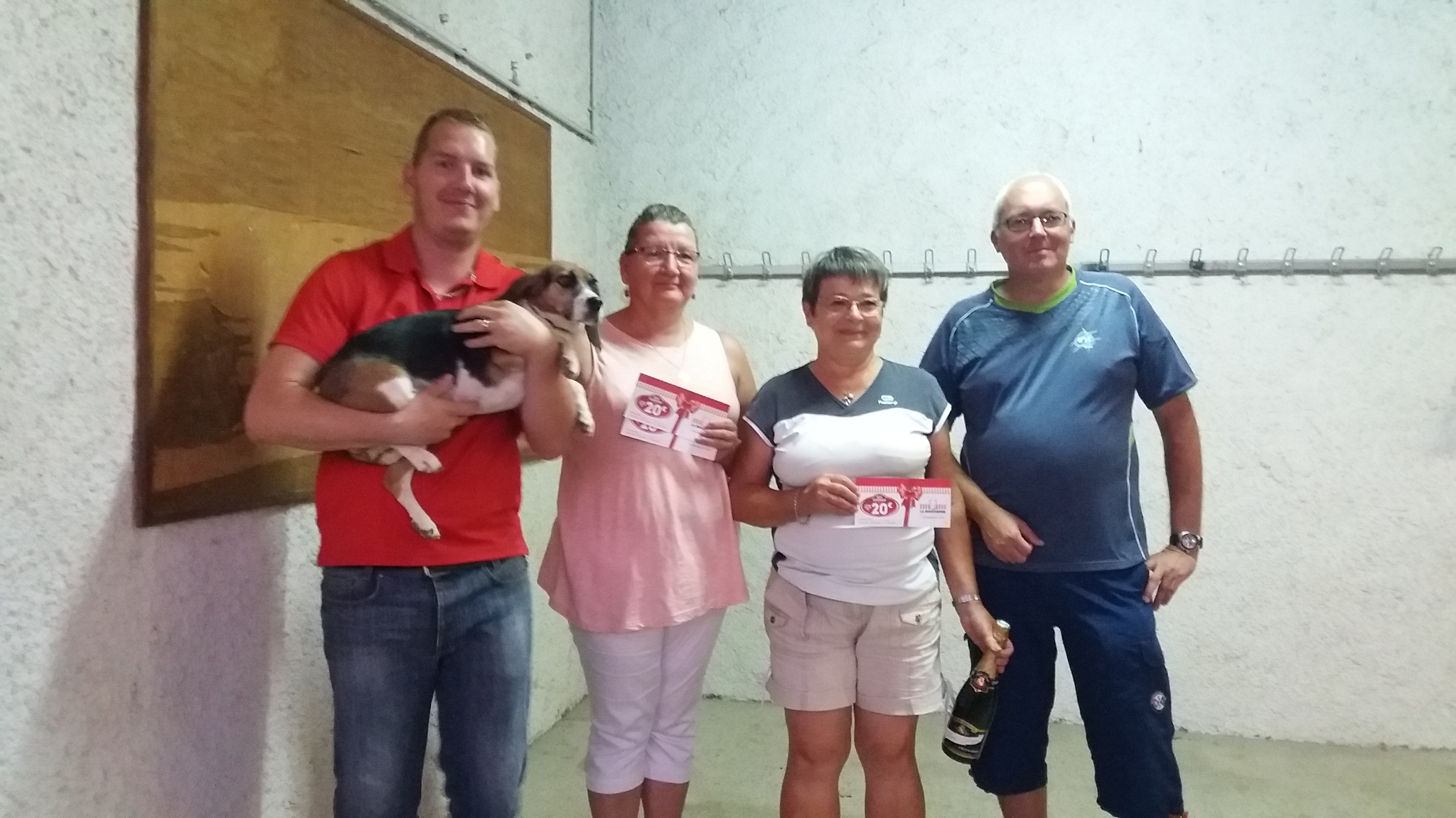 Les finalistes réunis pour la photo souvenir avec la mascotte Maya !