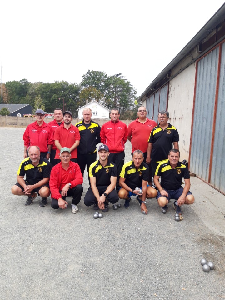 Creuziérois et Saint Rémois à l'heure de la photo souvenir ! Creuziérois et Saint Rémois à l'heure de la photo souvenir !