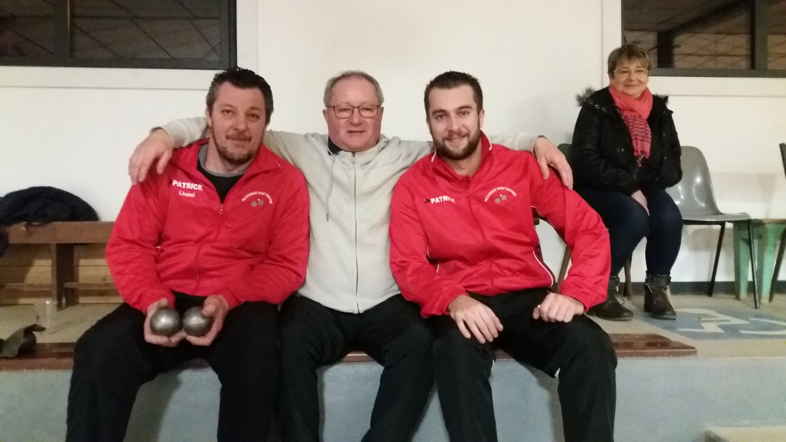 Lionel, Kiki et Jordan et la fidèle supportrice Monique. Lionel, Kiki et Jordan et la fidèle supportrice Monique.