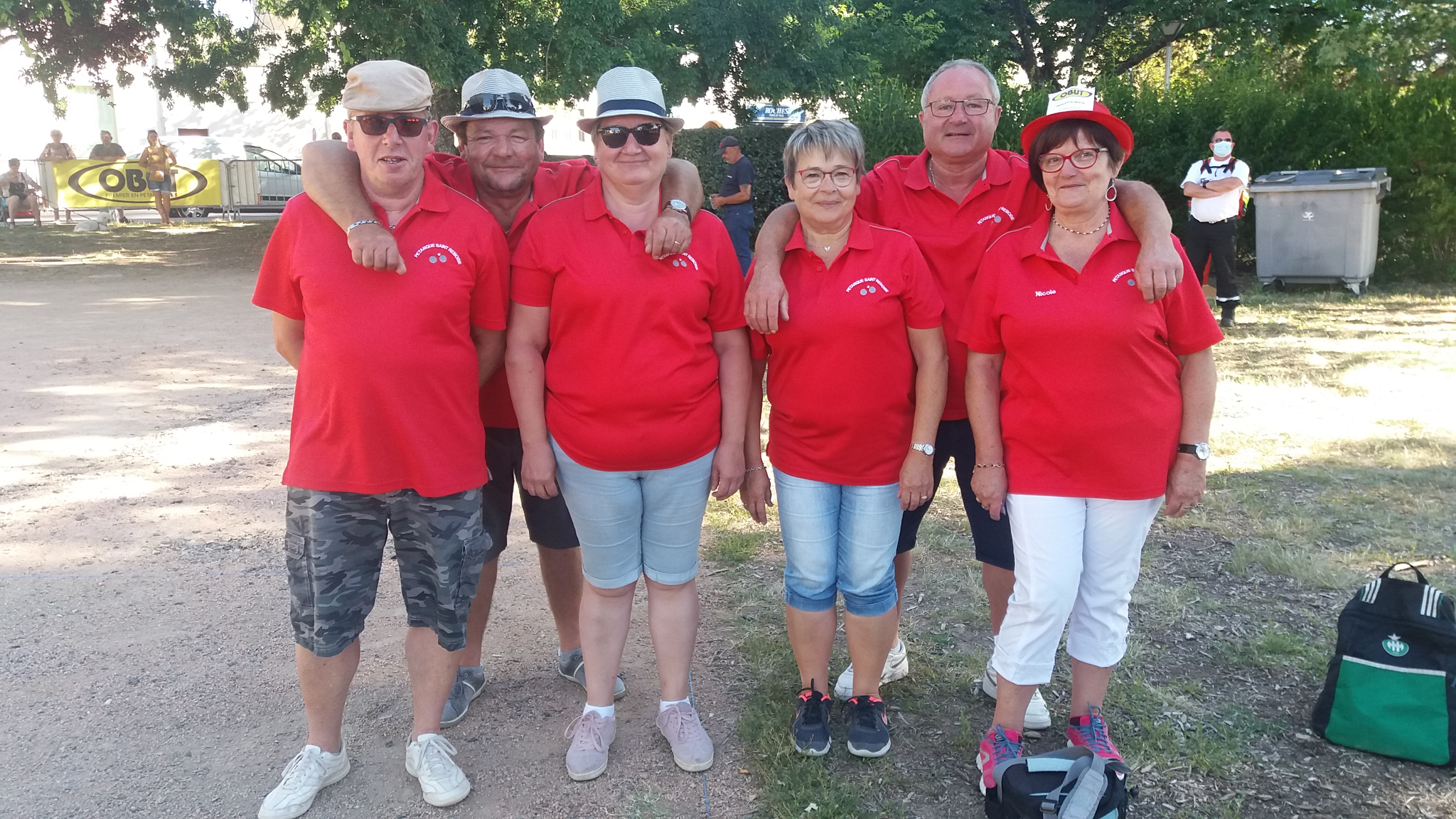 Les 2 équipes réunies pour la photo souvenir ! Les 2 équipes réunies pour la photo souvenir !