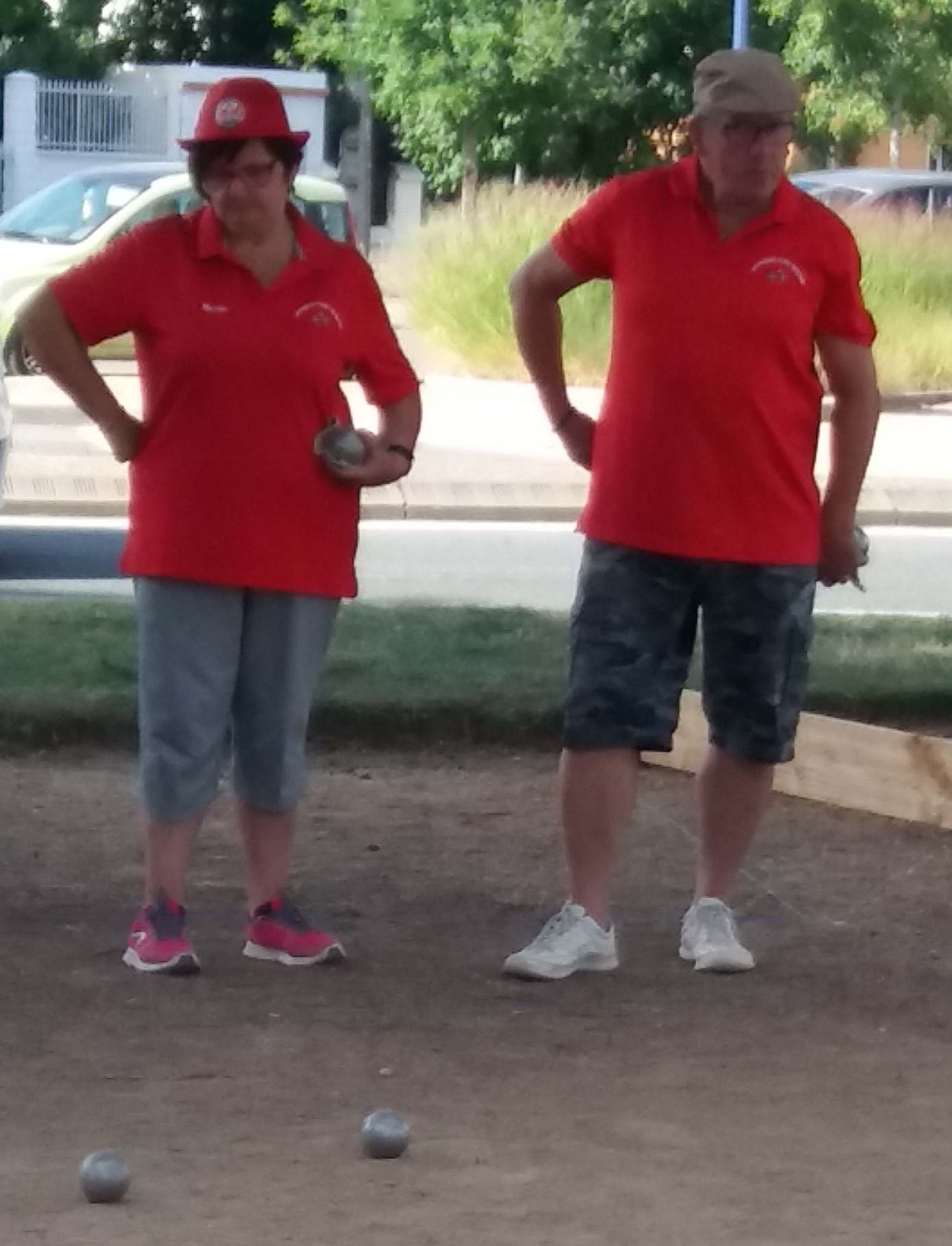 Nicole et Serge concentrés au cours d' une partie ! Nicole et Serge concentrés au cours d' une partie !