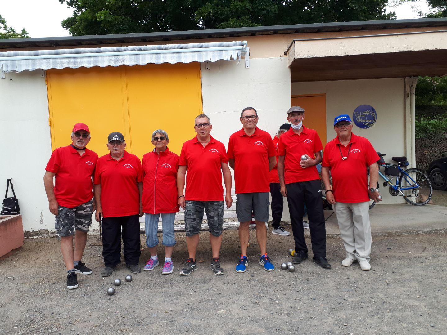L'équipe vétéran de Coupe d'Allier 2021 : Christian, Roland, Martine,Serge (capitaine), Eric, Chérif et Jacky. L'équipe vétéran de Coupe d'Allier 2021 : Christian, Roland, Martine,Serge (capitaine), Eric, Chérif et Jacky.