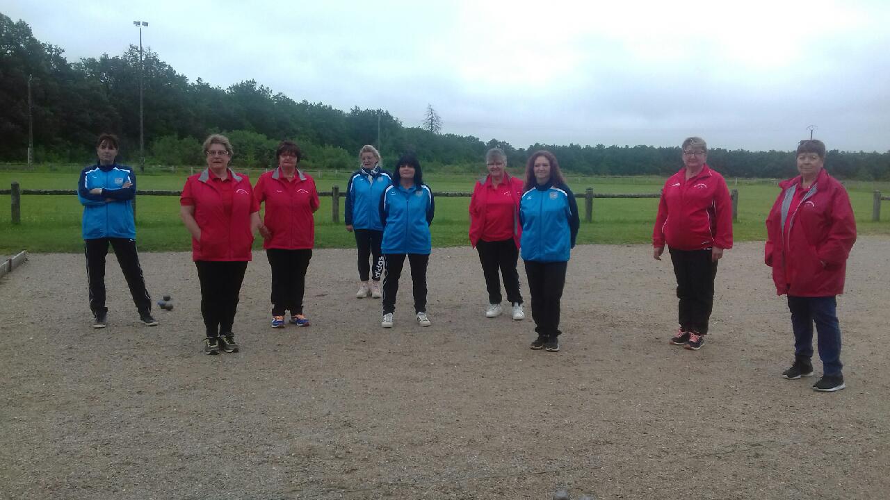 Paraysiennes et saint rémoises réunies dans le respect de la distanciation pour la photo souvenir ! Paraysiennes et saint rémoises réunies dans le respect de la distanciation pour la photo souvenir !
