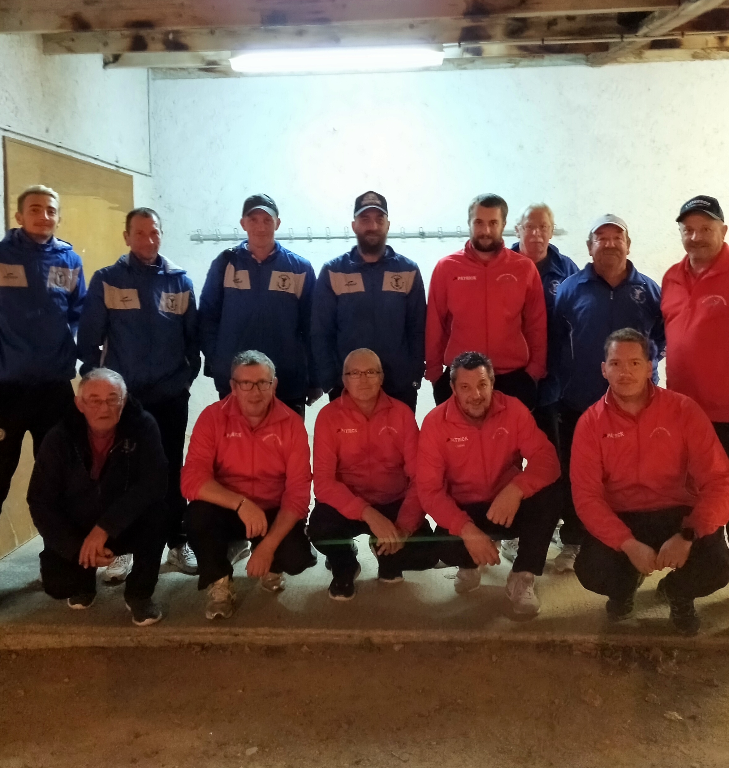 La photo souvenir de cette rencontre. La photo souvenir de cette rencontre.