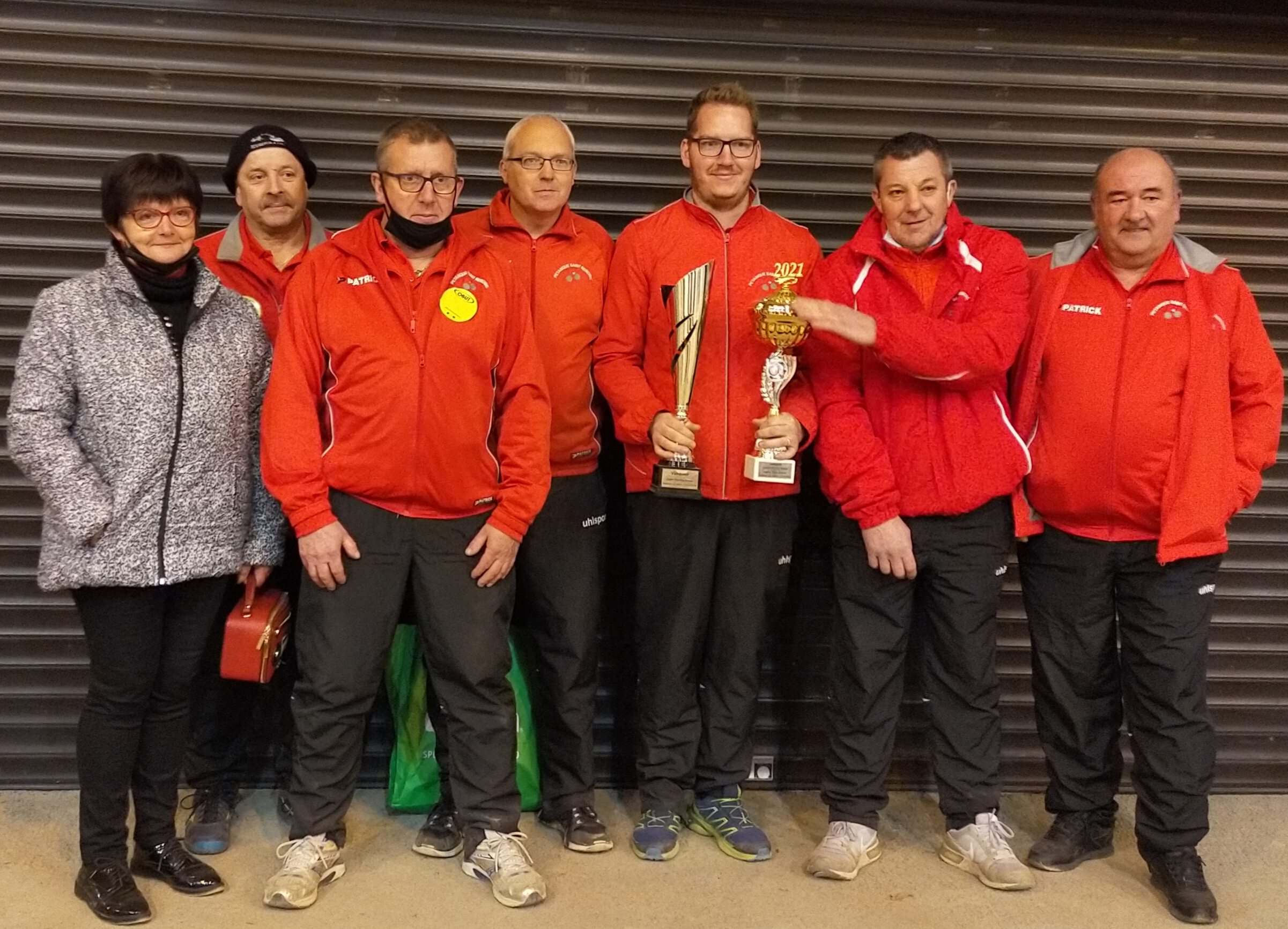 L'équipe championne aux côtés de sa présidente Nicole. (manquent Jordan Daulat parti avant la remise des coupes, Jérôme Jaranton et Denis Thomas remplaçants )