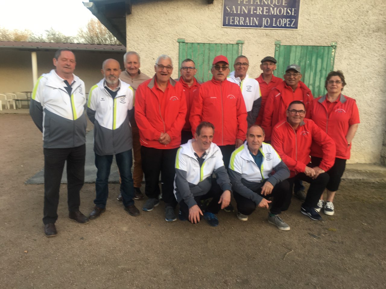 Saint Rémois et Avermois posant pour la photo souvenir. Saint Rémois et Avermois posant pour la photo souvenir.