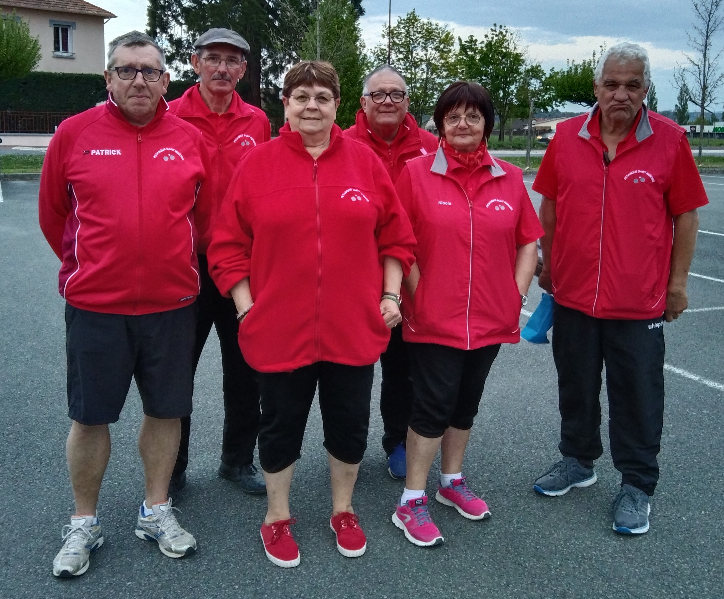 Les 2 équipes saint rémoises réunies pour la photo souvenir. Les 2 équipes saint rémoises réunies pour la photo souvenir.