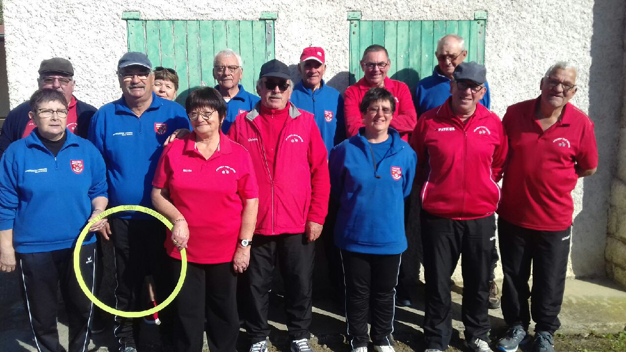 Les 2 équipes réunies pour la photo souvenir. Les 2 équipes réunies pour la photo souvenir.