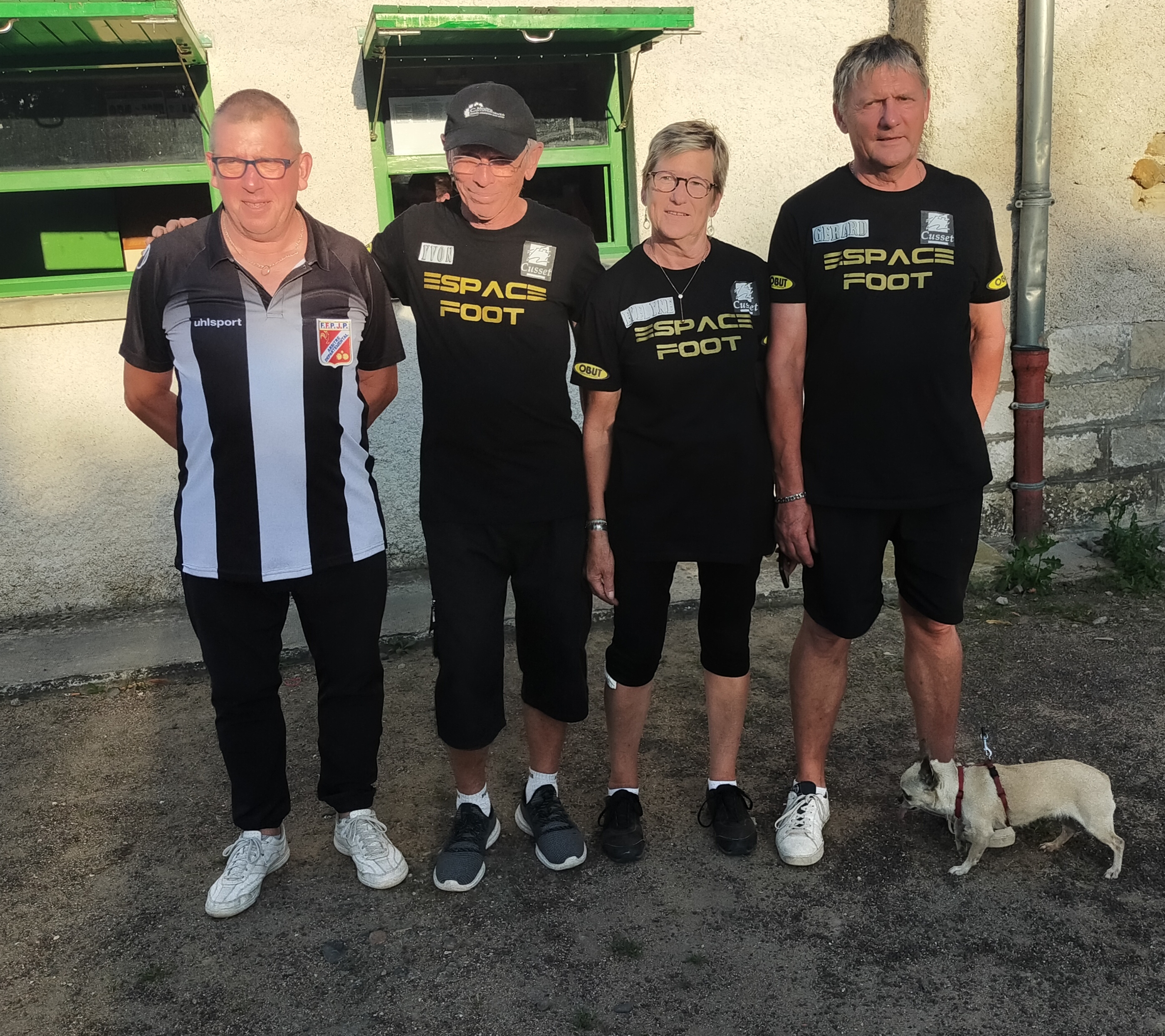 Serge notre arbitre avec les gagnants du concours B