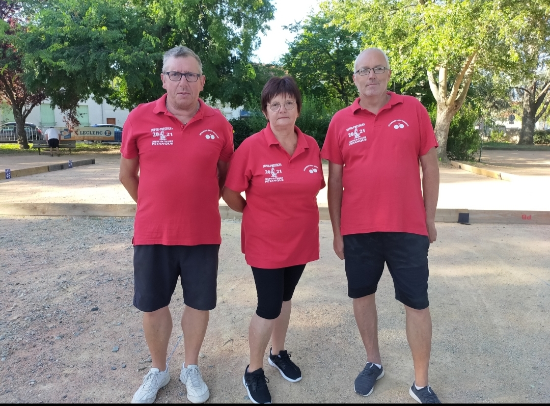NICOLE, SERGE ET ALAIN PERDENT AU CONCOURS B DE LA FETE NATIONALE DE LA PETANQUE A BELLERIVE