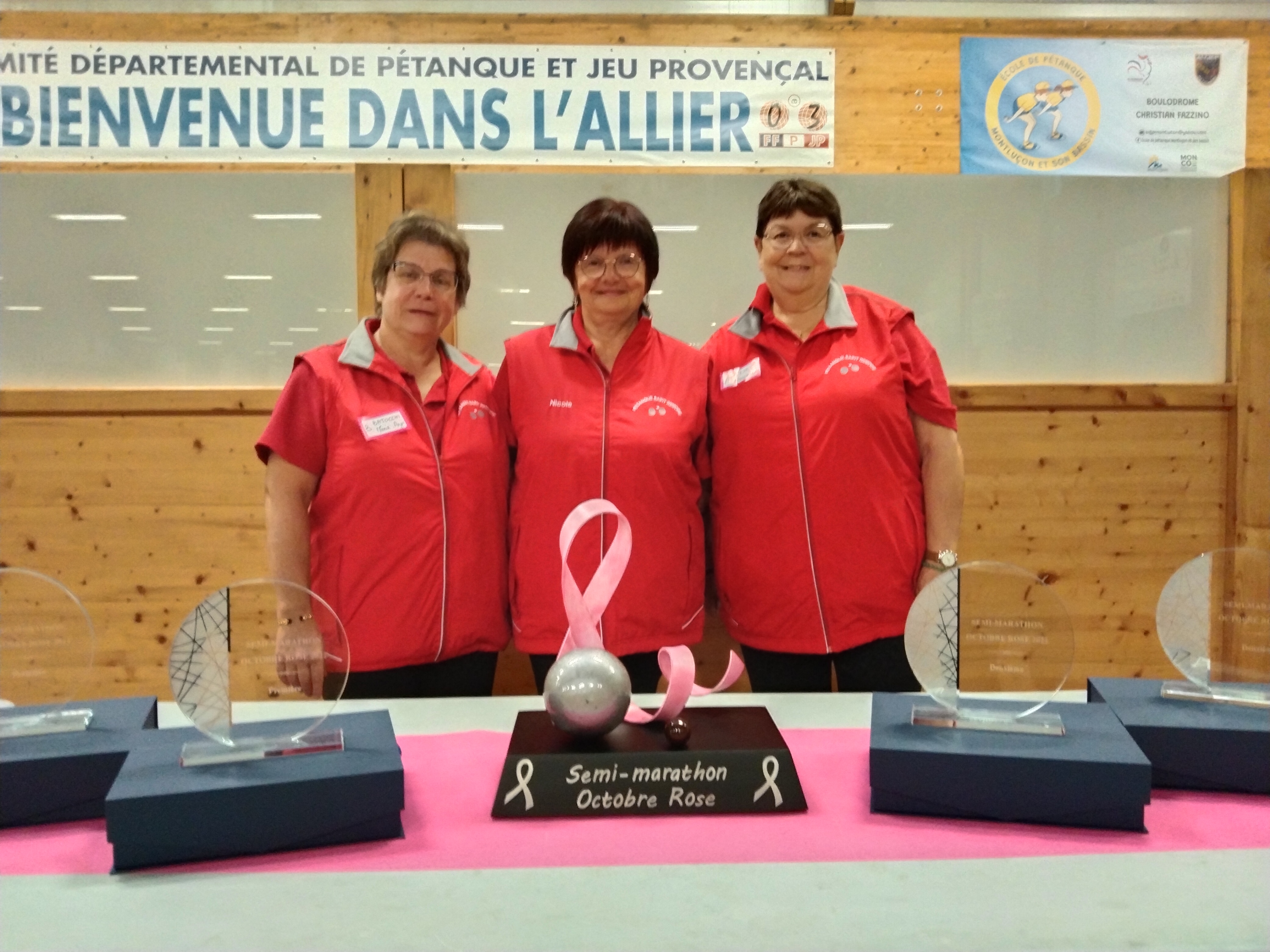 BON COMPORTEMENT DE NOS FEMININES AU SEMI MARATHON " OCTOBRE ROSE" A MONTLUÇON BON COMPORTEMENT DE NOS FEMININES AU SEMI MARATHON " OCTOBRE ROSE" A MONTLUÇON