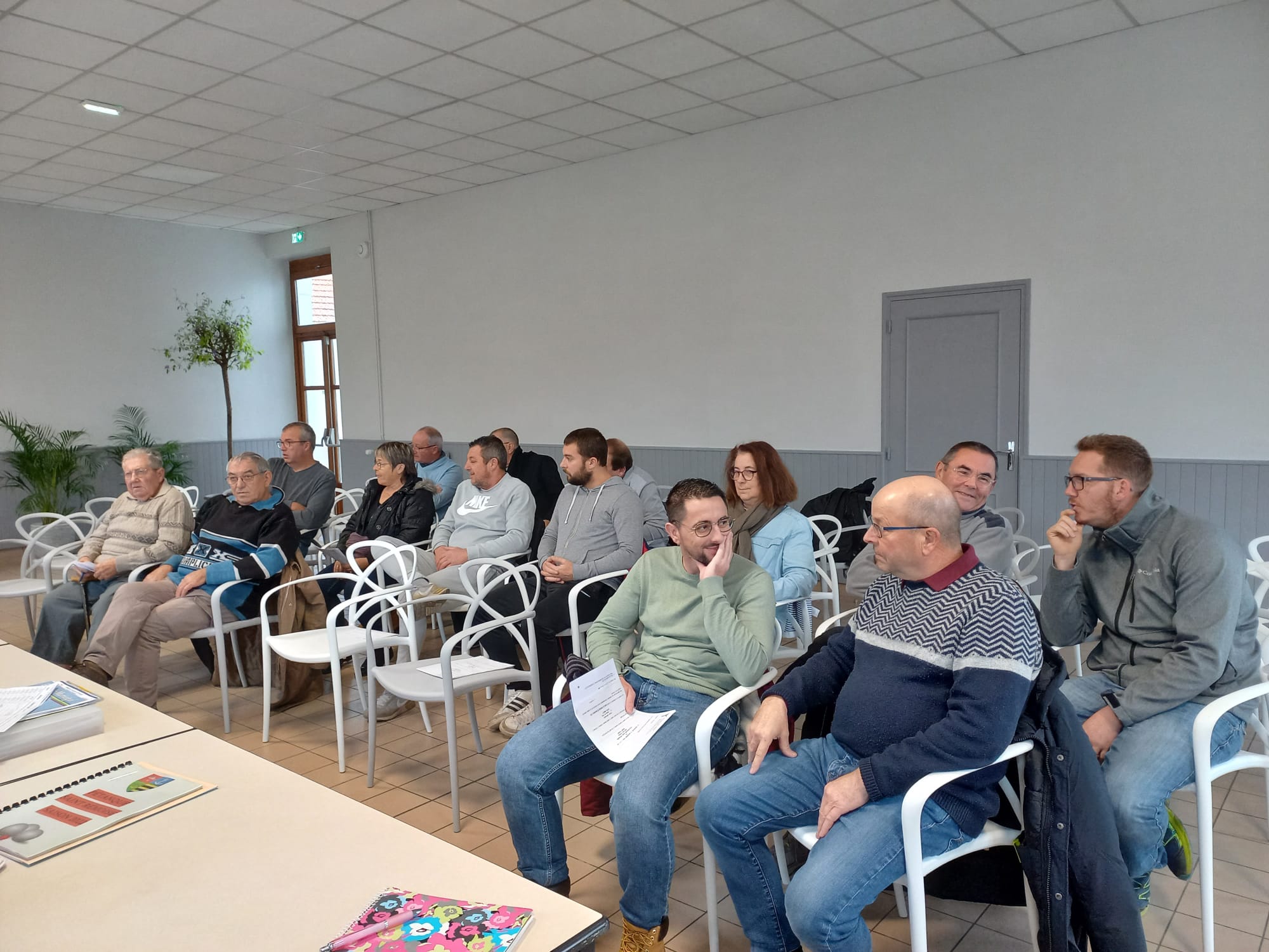 Une partie de l'assistance... Une partie de l'assistance...