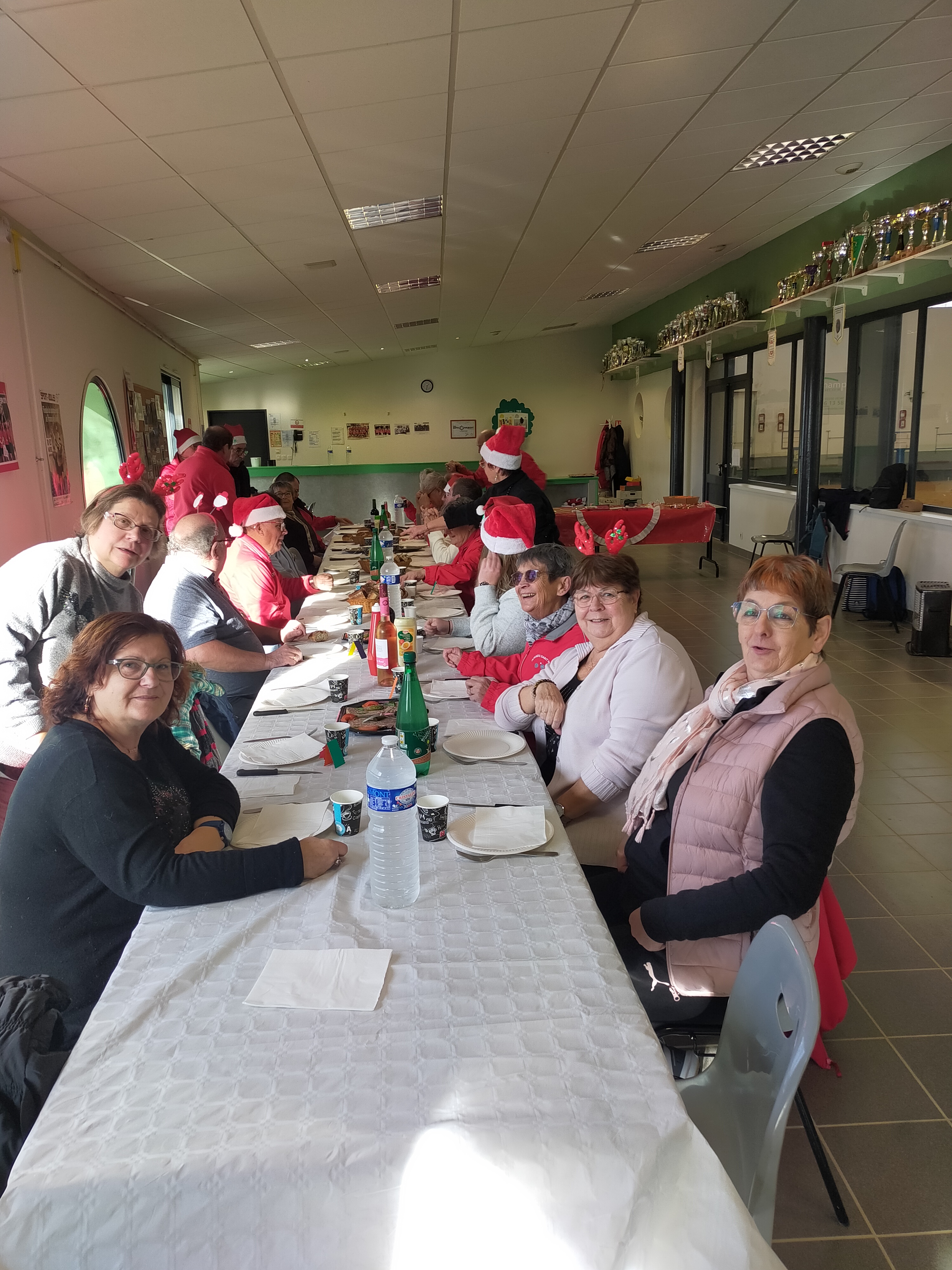 Le coin de table des drôles de dames ...!