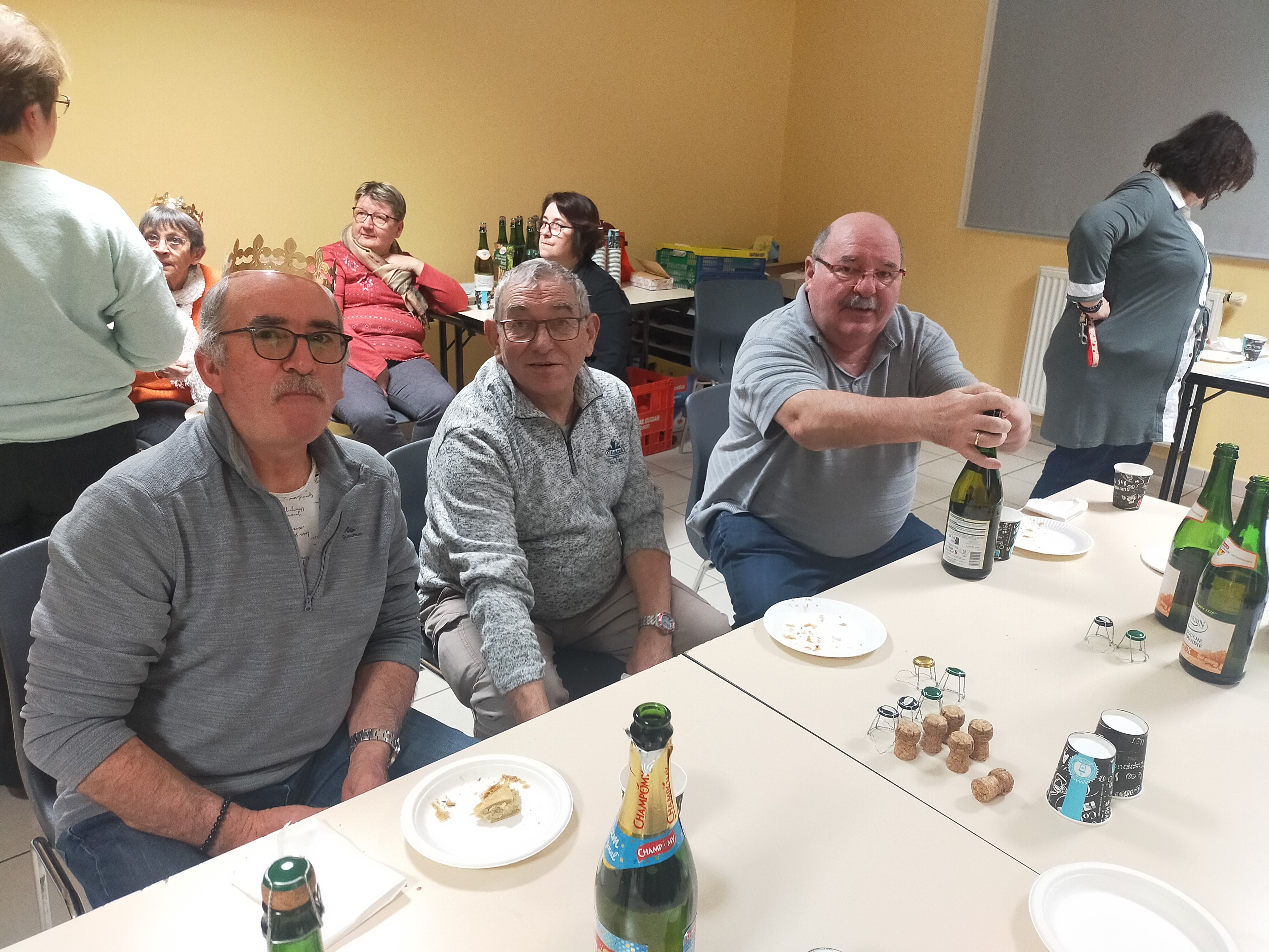 Cap'taine Merlot prêt à faire apparaître le seul roi mage de la soirée "le gaz part !"