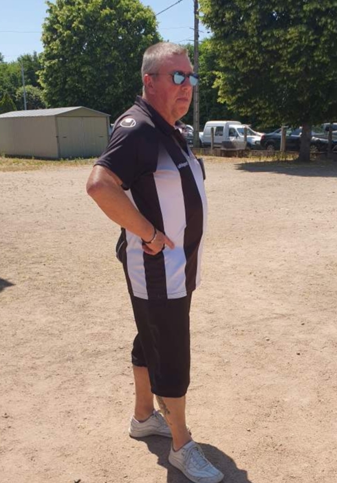 Notre arbitre Sergio en pleine surveillance ! Notre arbitre Sergio en pleine surveillance !