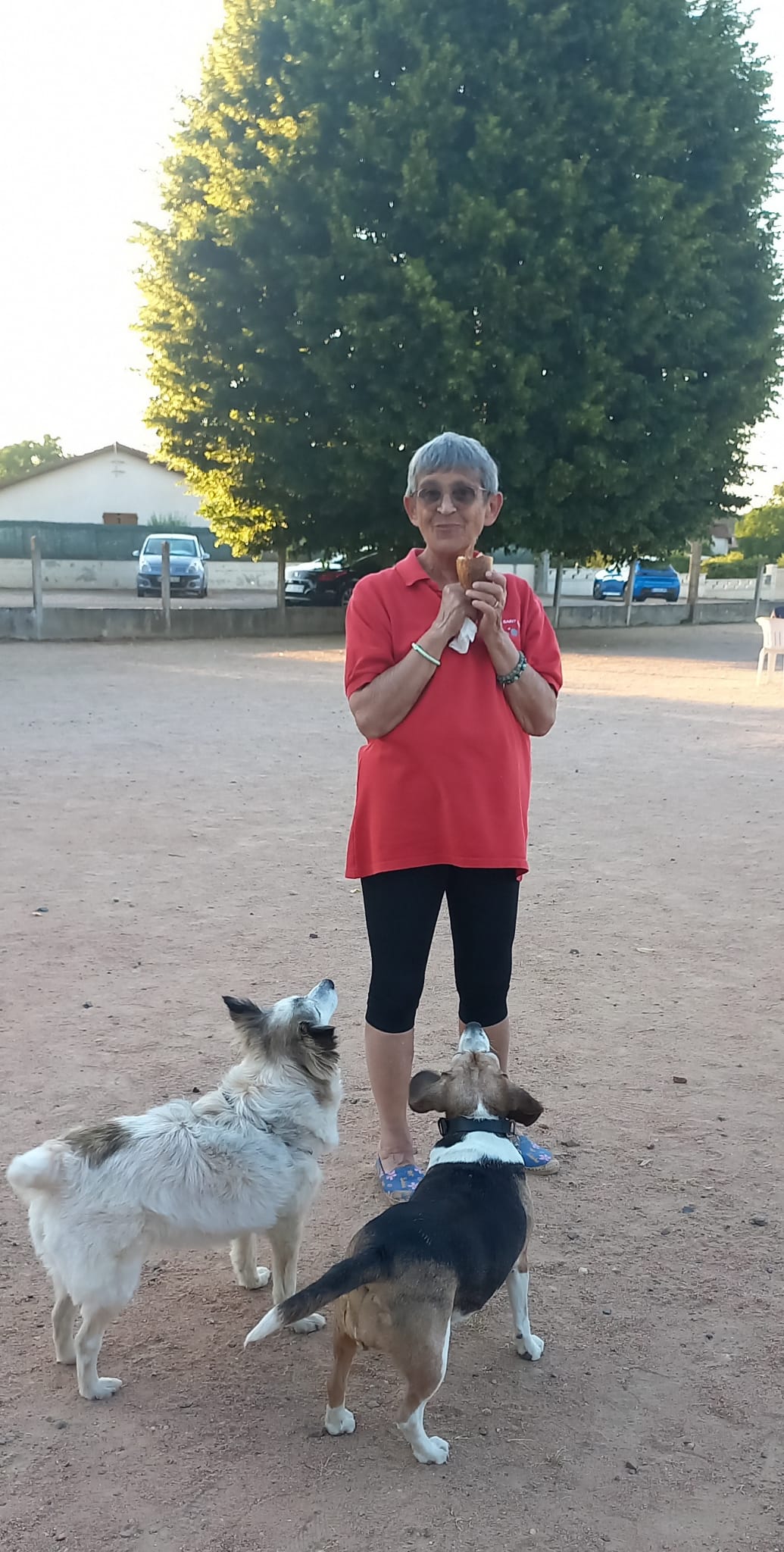 Les 2 admiratrices un peu mendiantes de Martine,  Joy la roumaine et Maya la portugaise !