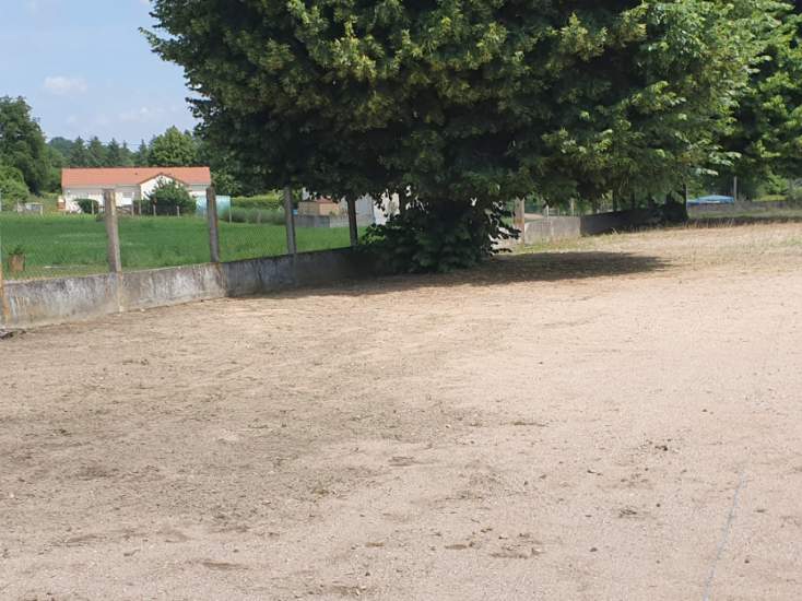 Après le désherbage, le terrain est redevenu jouable ! Après le désherbage, le terrain est redevenu jouable !