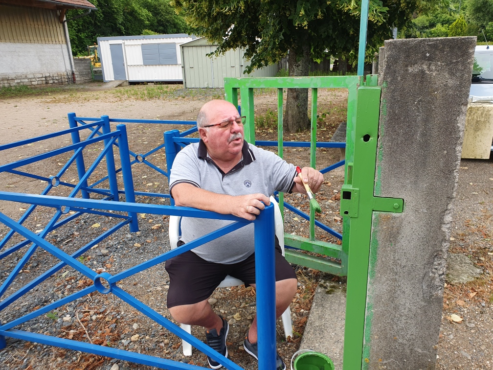 Cap'taine Merlot, artiste peintre, en plein boulot !