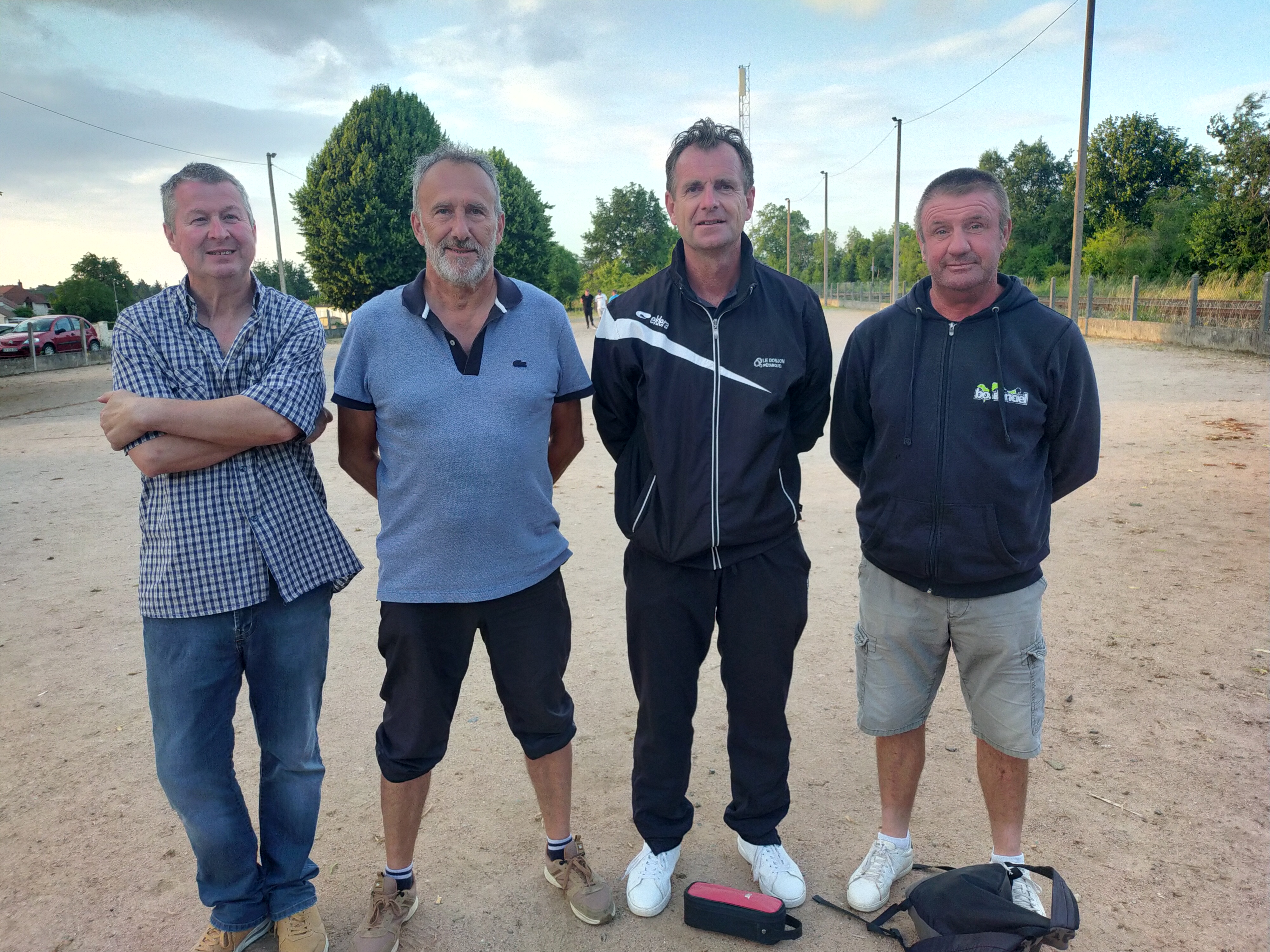 Vainqueurs et finalistes du concours principal réunis pour la photo souvenir ! Vainqueurs et finalistes du concours principal réunis pour la photo souvenir !