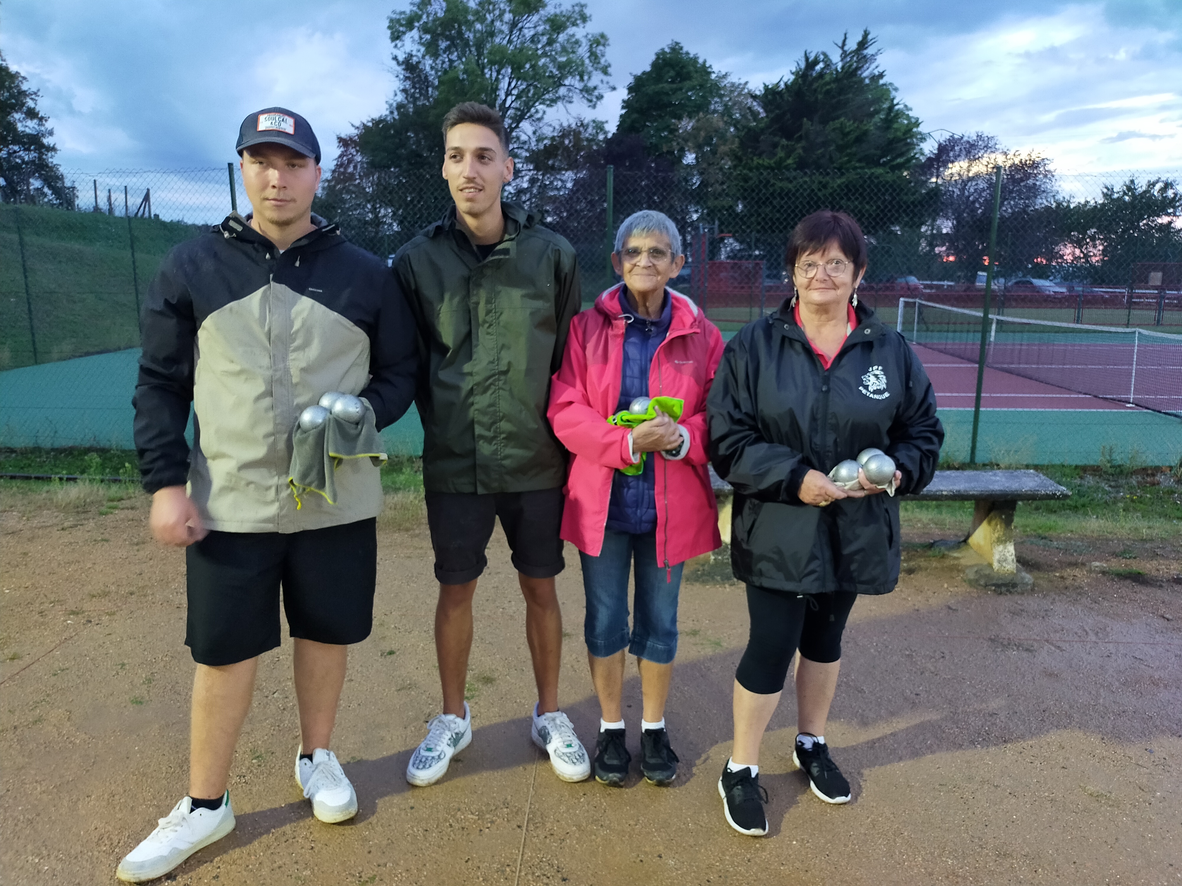 NICOLE ET MARTINE S'INCLINENT EN FINALE DU CONCOURS (C) À BUSSET NICOLE ET MARTINE S'INCLINENT EN FINALE DU CONCOURS (C) À BUSSET