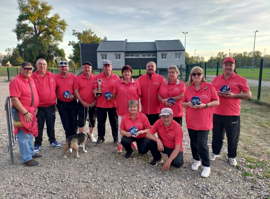 Nicole, la présidente avec son équipe de champions ! Nicole, la présidente avec son équipe de champions !