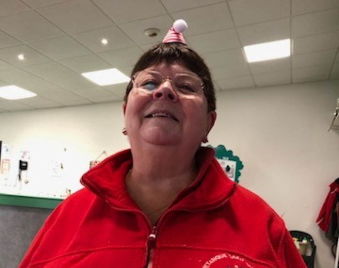 Notre secrétaire Papaye toujours aussi joviale ! Notre secrétaire Papaye toujours aussi joviale !