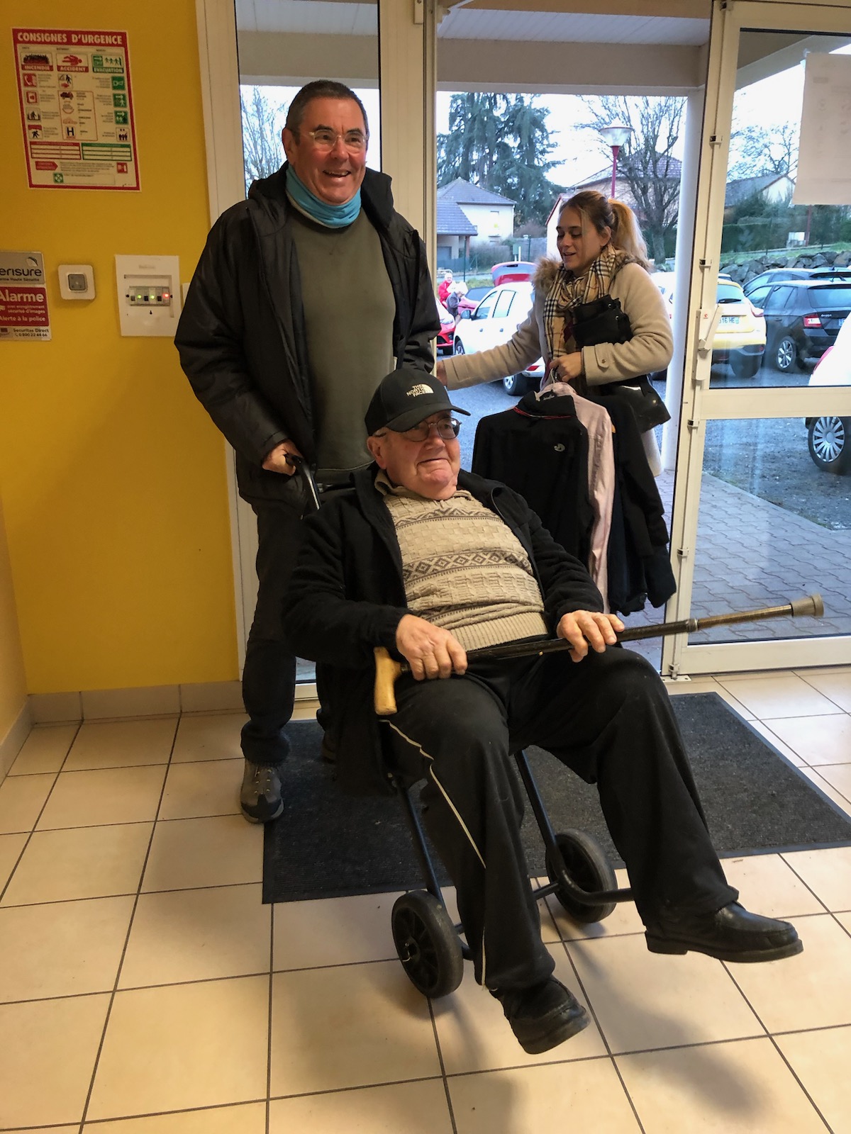 Un petit tour de diable pour Rolland notre doyen effectué par Eric toujours aussi blagueur ! Un petit tour de diable pour Rolland notre doyen effectué par Eric toujours aussi blagueur !