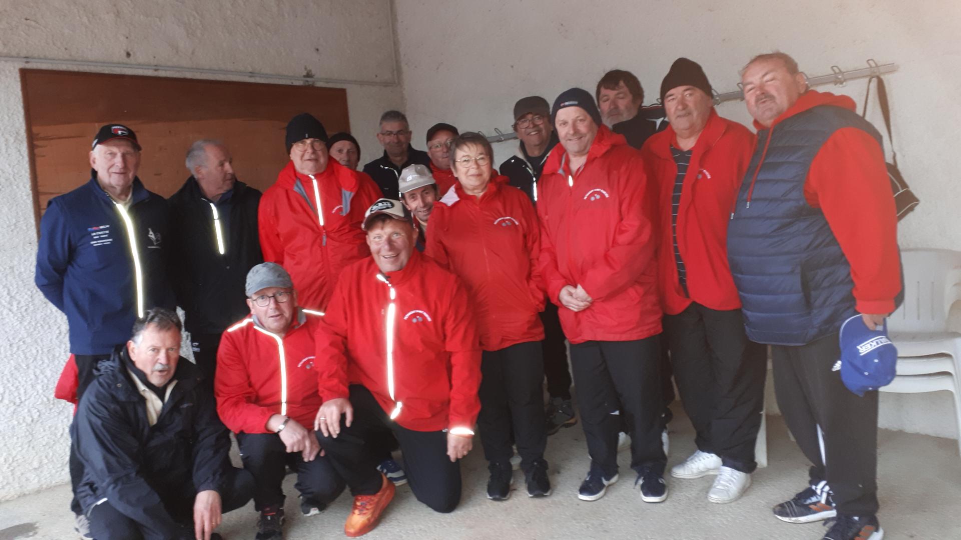 FACILE VICTOIRE DES VÉTÉRANS (A) EN CHAMPIONNAT DES CLUBS FACE A BOURBON FACILE VICTOIRE DES VÉTÉRANS (A) EN CHAMPIONNAT DES CLUBS FACE A BOURBON